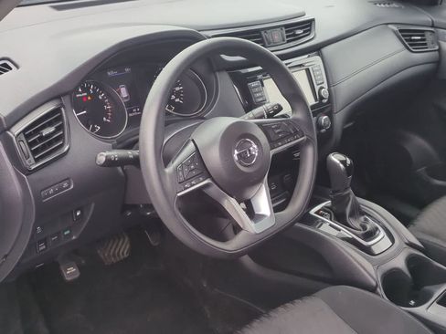 Used 2018 Nissan Rogue S AWD/4WD image 2