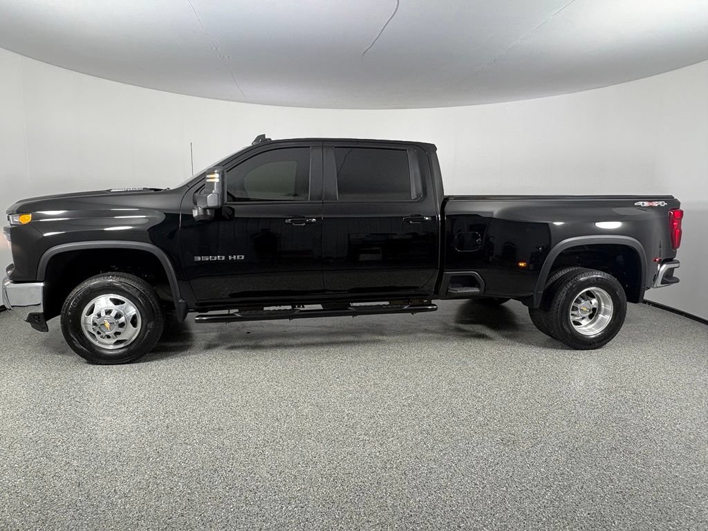 Used 2024 Chevrolet Silverado 3500 LT w/ Convenience Package AWD/4WD image 3
