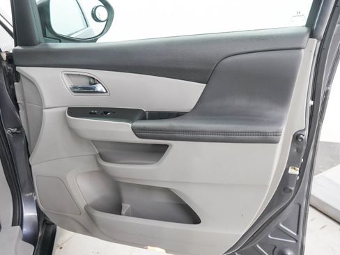 Used 2016 Honda Odyssey SE image 11