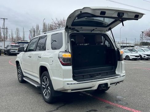 Used 2017 Toyota 4Runner SR5 Premium image 7