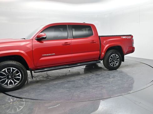 Used 2020 Toyota Tacoma TRD Sport image 4