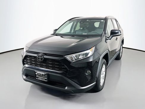 Used 2021 Toyota RAV4 XLE FWD image 3