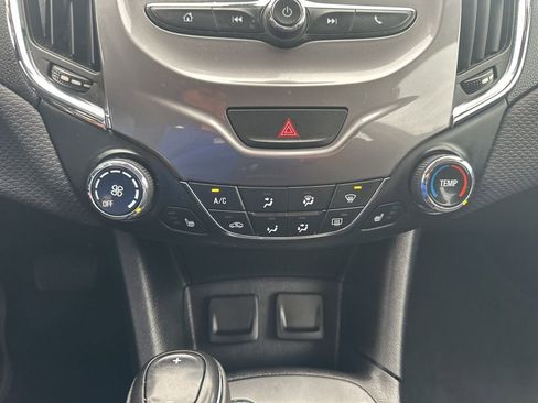 Used 2018 Chevrolet Cruze LT w/ LT Fleet Convenience Package image 4