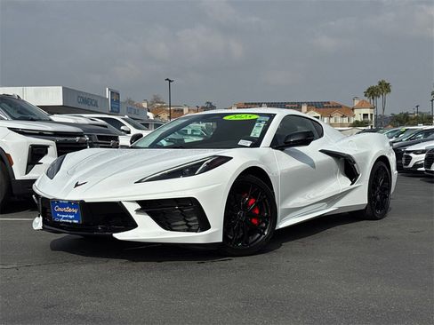 Used 2025 Chevrolet Corvette Stingray 1LT image 2