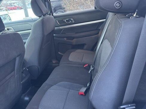 Used 2018 Ford Explorer XLT image 11