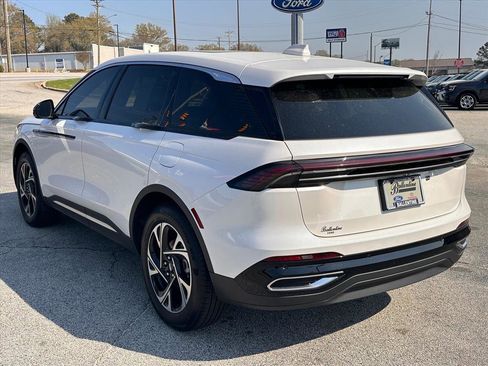 Used 2025 Lincoln Nautilus Premier w/ Equipment Group 102A image 5