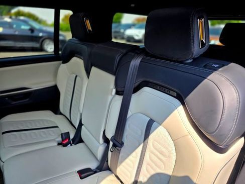 Used 2025 Rivian R1S Premium AWD/4WD image 40