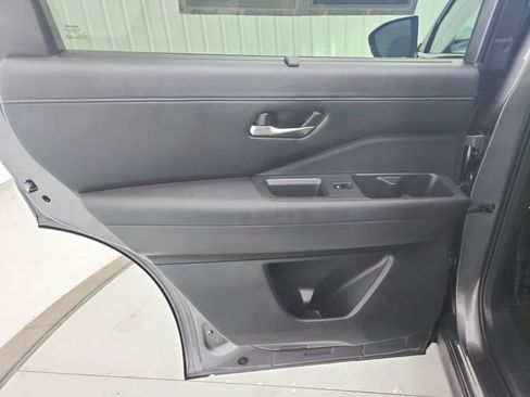 Used 2025 Nissan Pathfinder SL AWD/4WD image 36