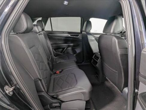 Used 2024 Volkswagen Atlas Cross Sport SE FWD image 19