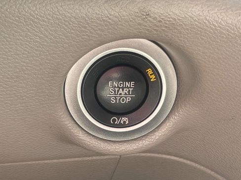 Used 2017 Chrysler Pacifica Touring-L w/ 13 Speaker Alpine Sound Group FWD image 21