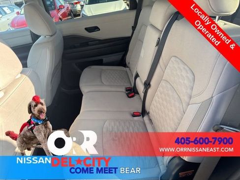 Used 2024 Nissan Pathfinder SV image 11