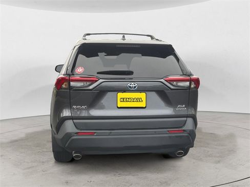 Used 2022 Toyota RAV4 XLE Premium image 4