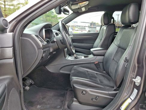 Used 2017 Jeep Grand Cherokee Altitude image 11