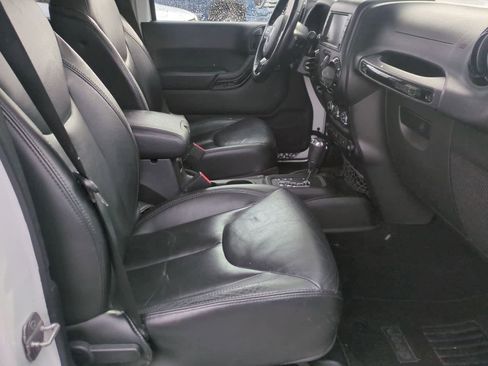 Used 2014 Jeep Wrangler Altitude image 18
