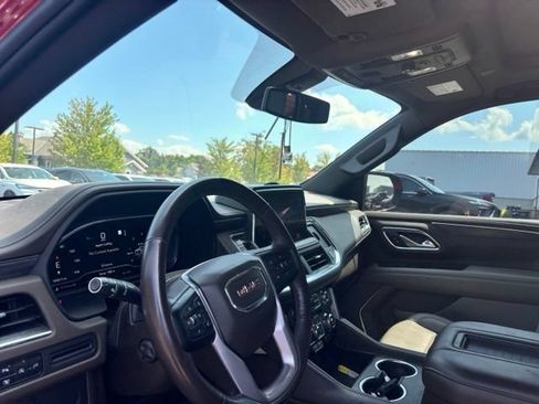 Used 2022 GMC Yukon XL SLT w/ SLT Luxury Package AWD/4WD image 9