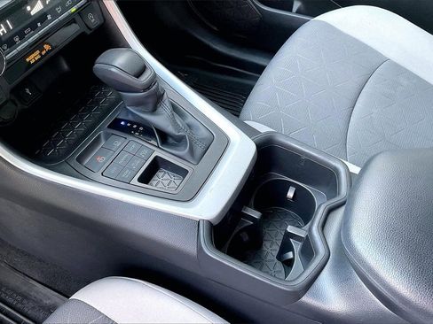 Used 2022 Toyota RAV4 XLE image 17
