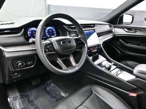 Used 2023 Jeep Grand Cherokee Overland image 14