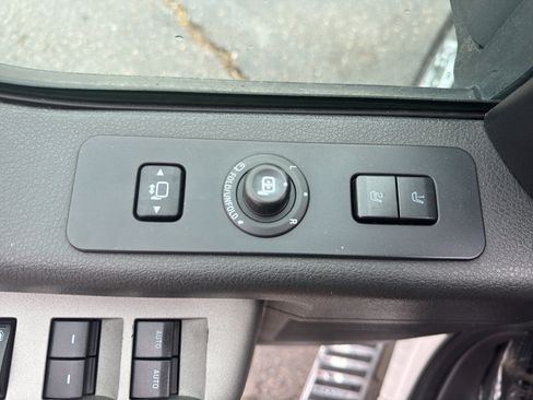 Used 2015 Ford F250 Lariat w/ Lariat Ultimate Package AWD/4WD image 19
