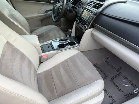 Used 2012 Toyota Camry XLE w/ Leather Pkg image 18