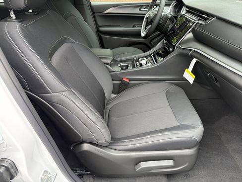 New 2026 Jeep Grand Cherokee Laredo AWD/4WD image 16