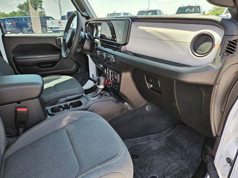 Used 2025 Jeep Wrangler Unlimited Sport AWD/4WD image 36