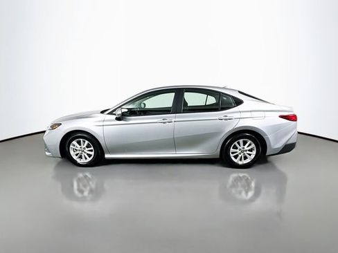 Used 2025 Toyota Camry LE FWD image 5