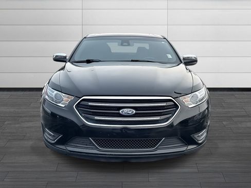 Used 2018 Ford Taurus Limited image 9