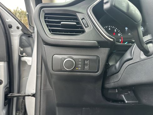 Used 2020 Ford Escape SE image 19