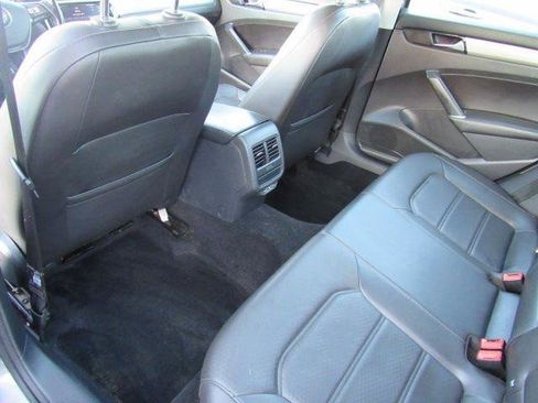 Used 2020 Volkswagen Passat 2.0T SE w/ Sunroof Package image 32