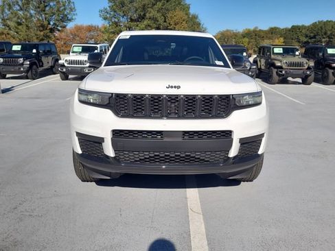 New 2025 Jeep Grand Cherokee L Altitude RWD image 17