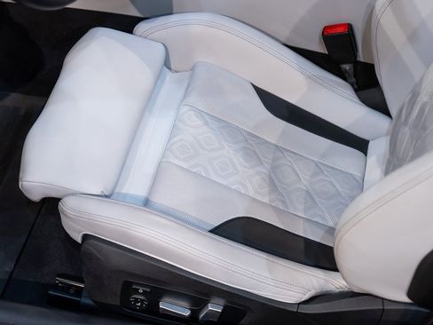 Used 2024 BMW M8 Competition image 23