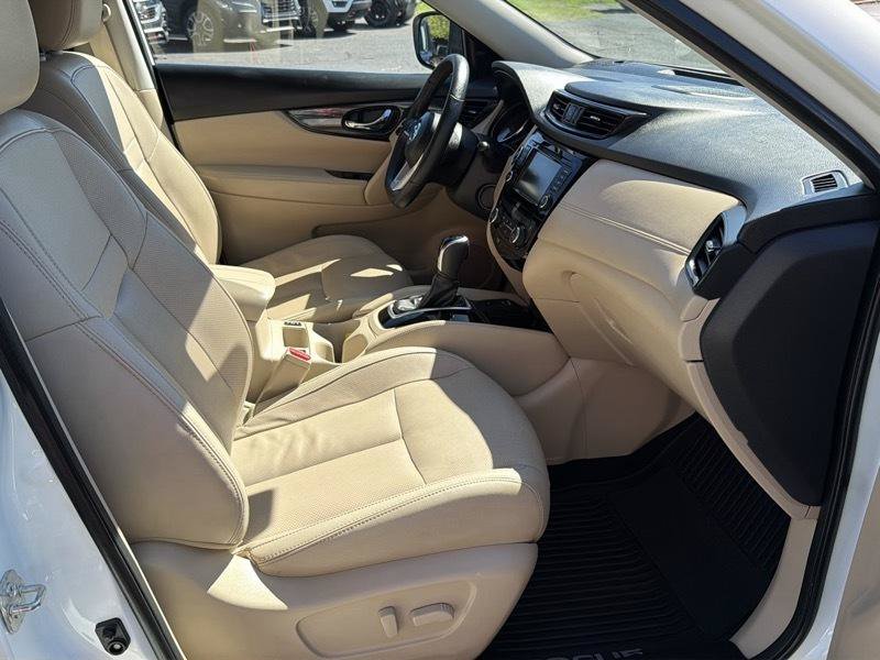 Used 2019 Nissan Rogue SL w/ Premium Package AWD/4WD image 6