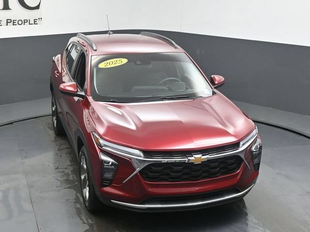 Used 2025 Chevrolet Trax LT w/ Driver Confidence Package FWD image 48