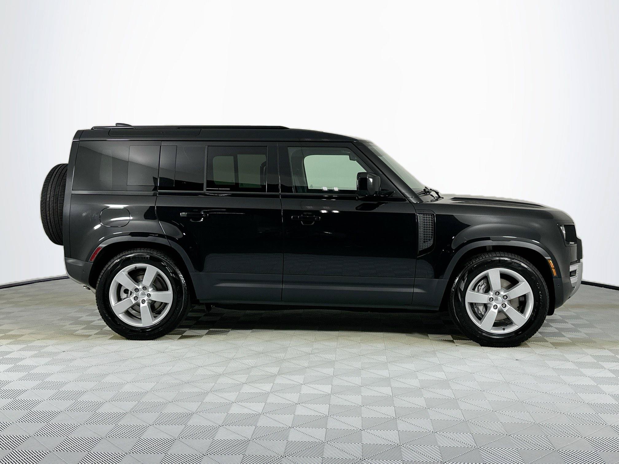 Certified 2025 Land Rover Defender 110 S AWD/4WD image 4