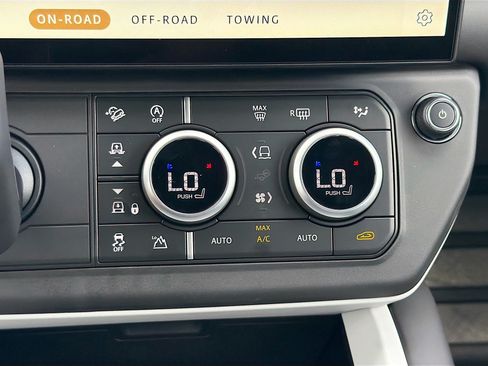 New 2026 Land Rover Defender 110 X-Dynamic SE AWD/4WD image 35