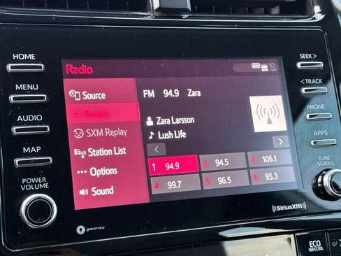 Used 2021 Toyota Prius XLE AWD/4WD image 18