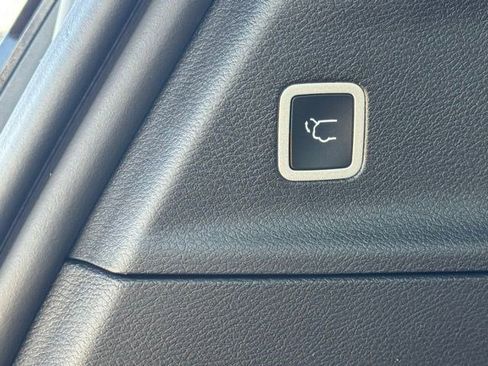 New 2026 Chrysler Pacifica Select AWD/4WD image 37