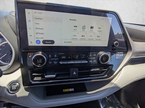Used 2023 Toyota Highlander XLE FWD image 13