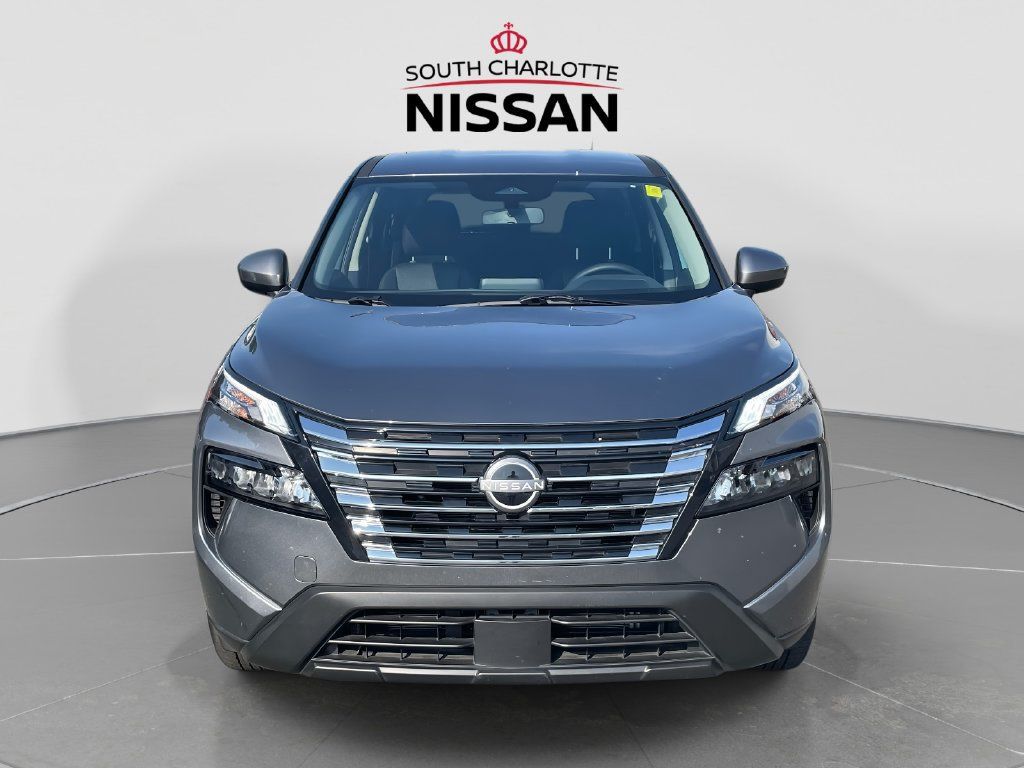Used 2026 Nissan Rogue SV AWD/4WD image 2