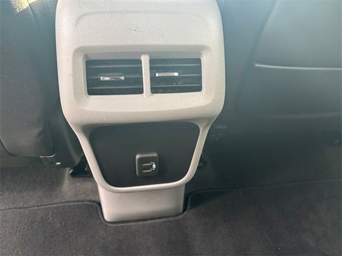 Used 2024 GMC Terrain SLE image 19