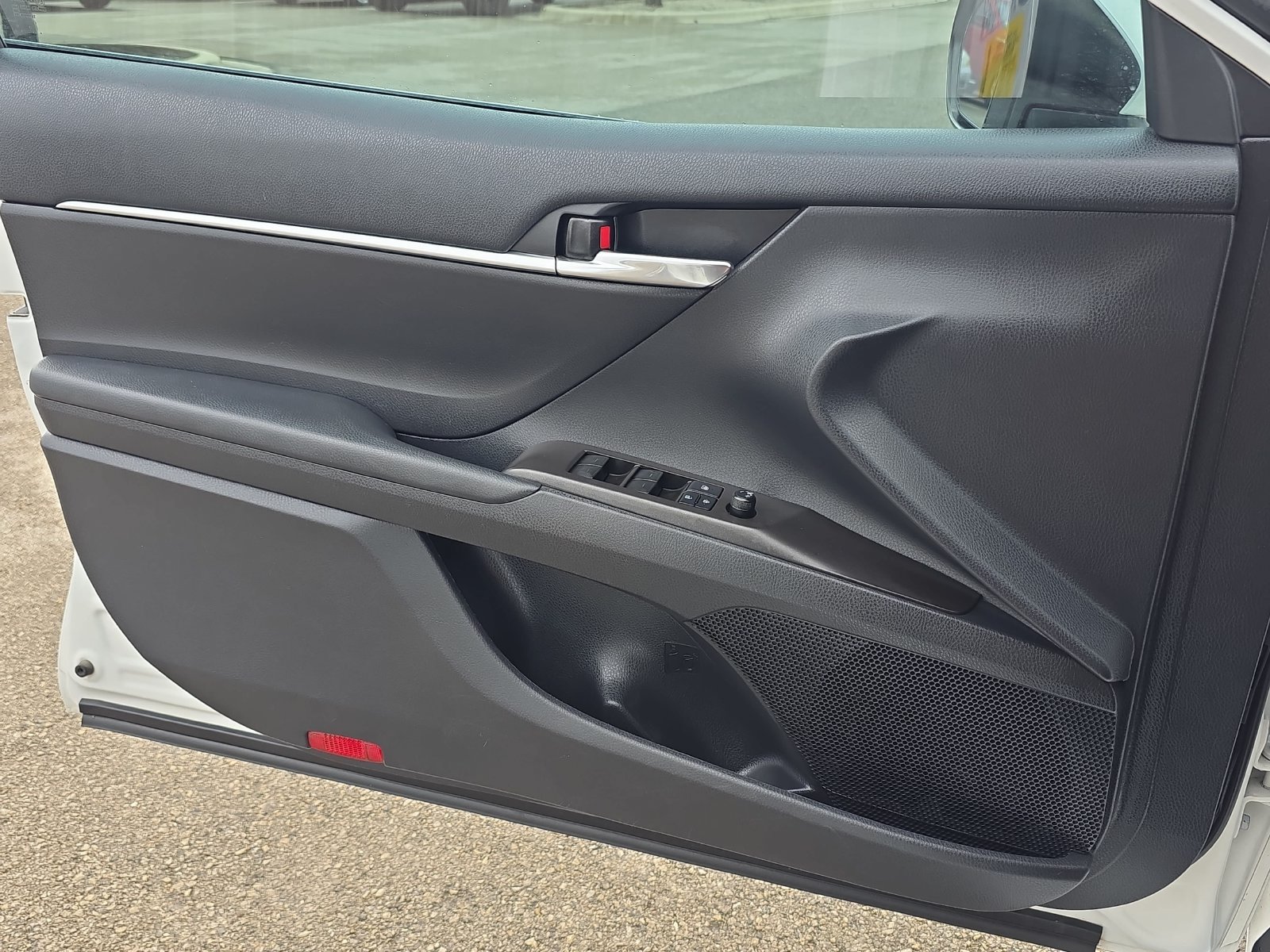 Used 2022 Toyota Camry LE w/ Carpet Mat Package (TMS) FWD image 23