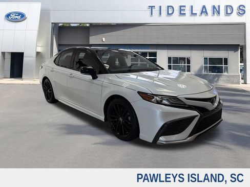 Used 2022 Toyota Camry XSE FWD image 1