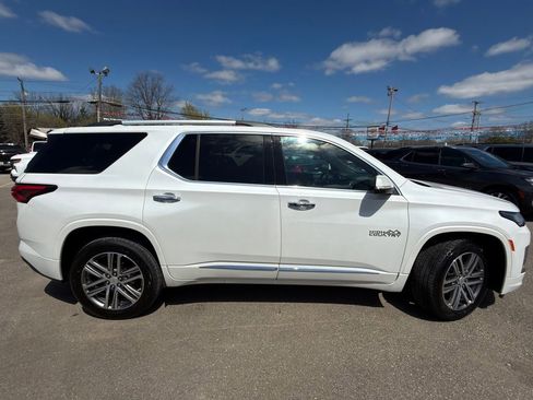 Used 2023 Chevrolet Traverse High Country FWD image 12