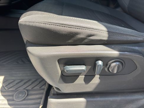 Used 2023 Chevrolet Silverado 2500 LT AWD/4WD image 9