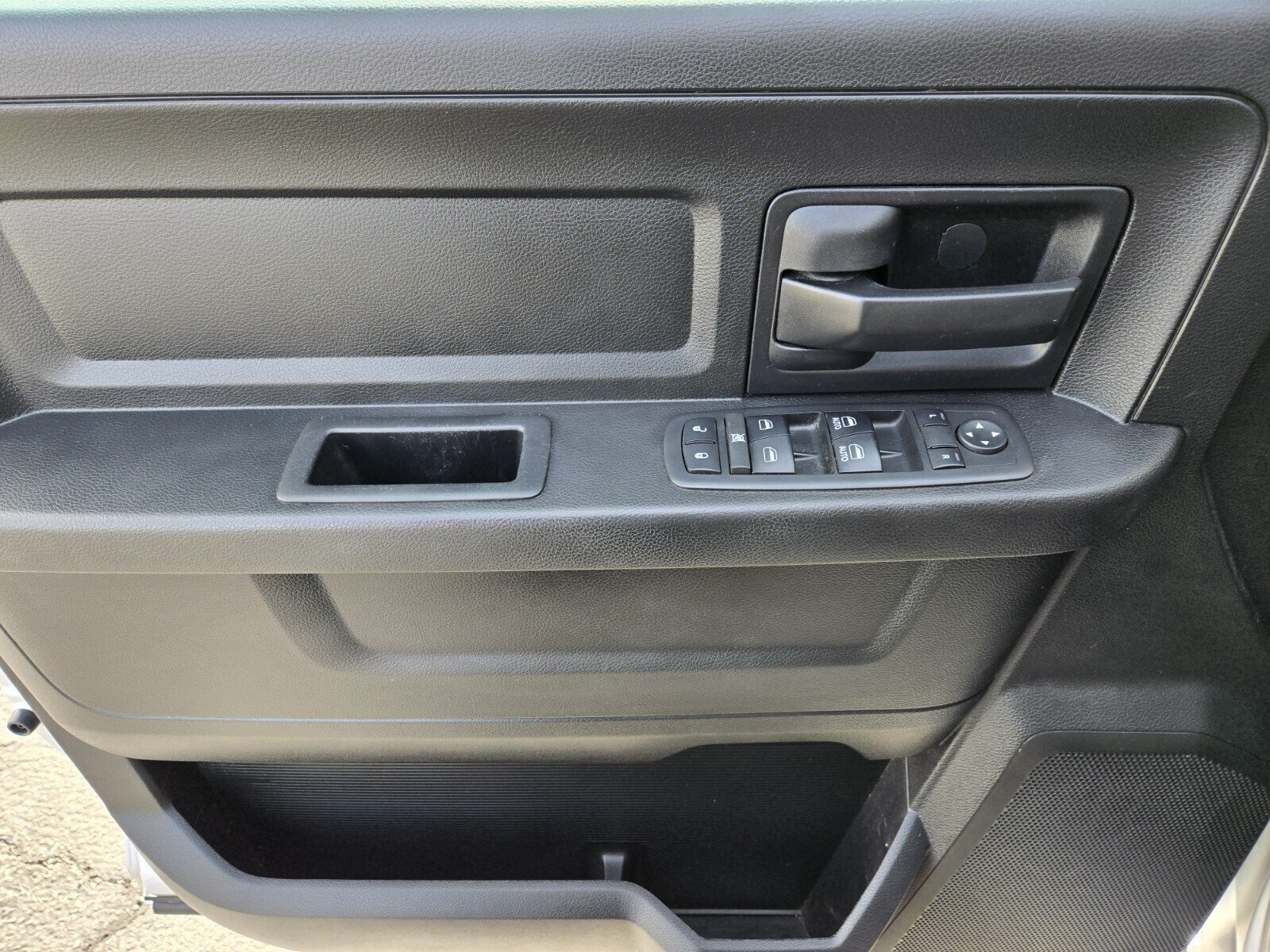 Used 2017 RAM 1500 Express RWD image 14