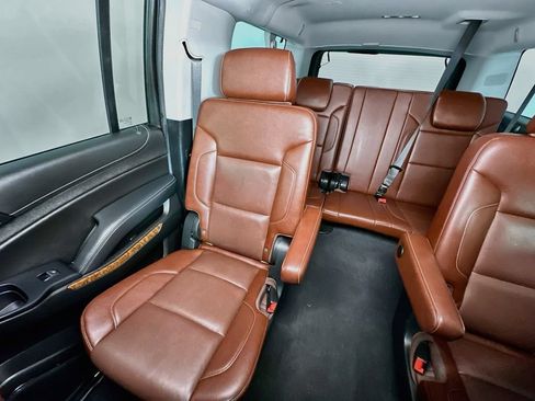 Used 2019 Chevrolet Suburban Premier w/ Premier Plus Edition AWD/4WD image 12