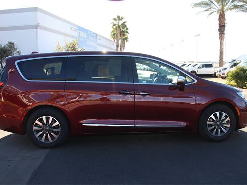 Used 2022 Chrysler Pacifica Limited image 10