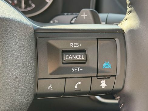 Certified 2025 Nissan Rogue SV FWD image 23