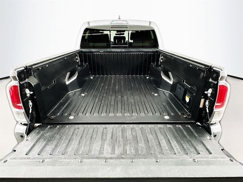 Used 2021 Toyota Tacoma TRD Sport image 21