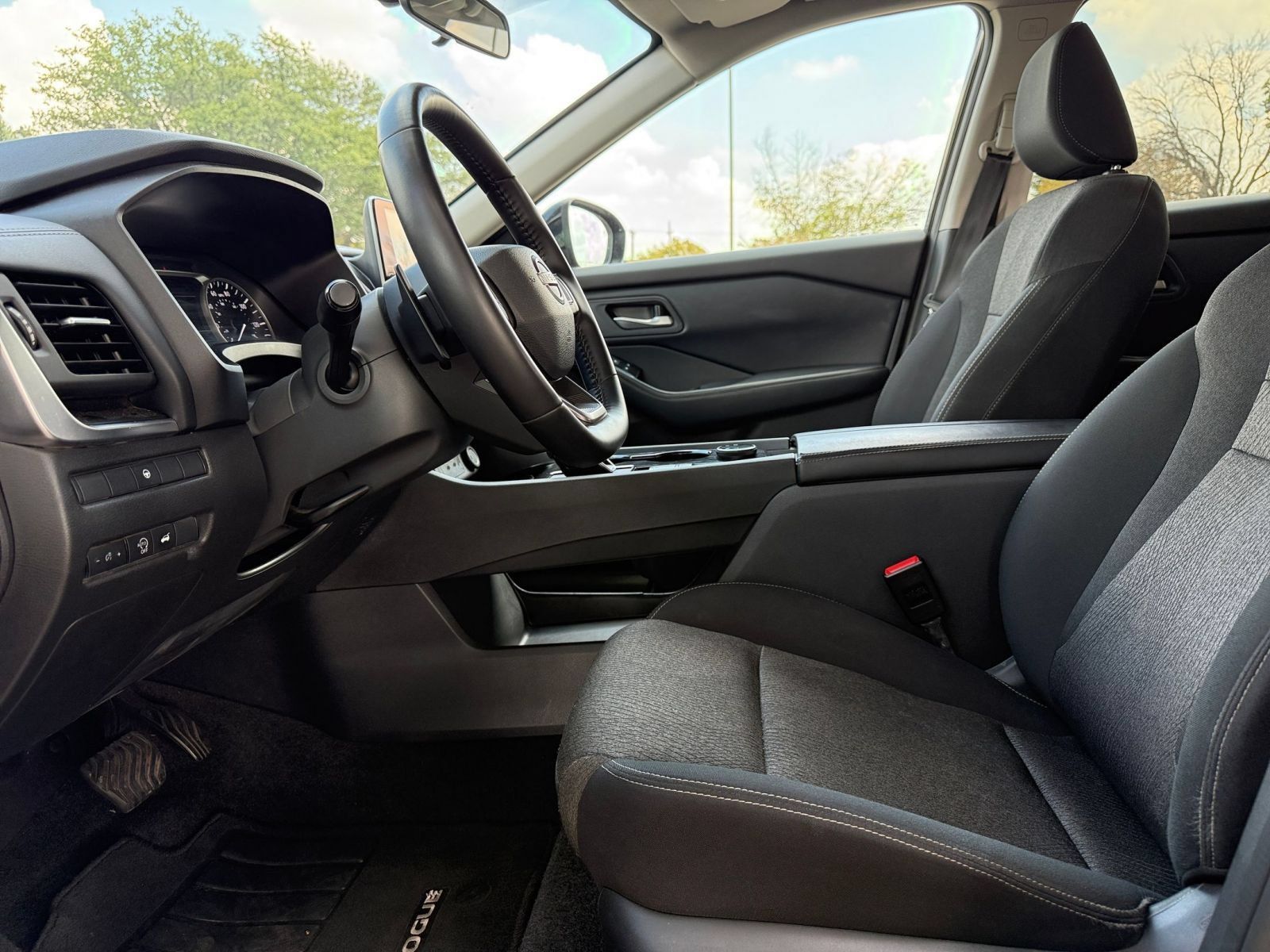 Used 2026 Nissan Rogue SV AWD/4WD image 28